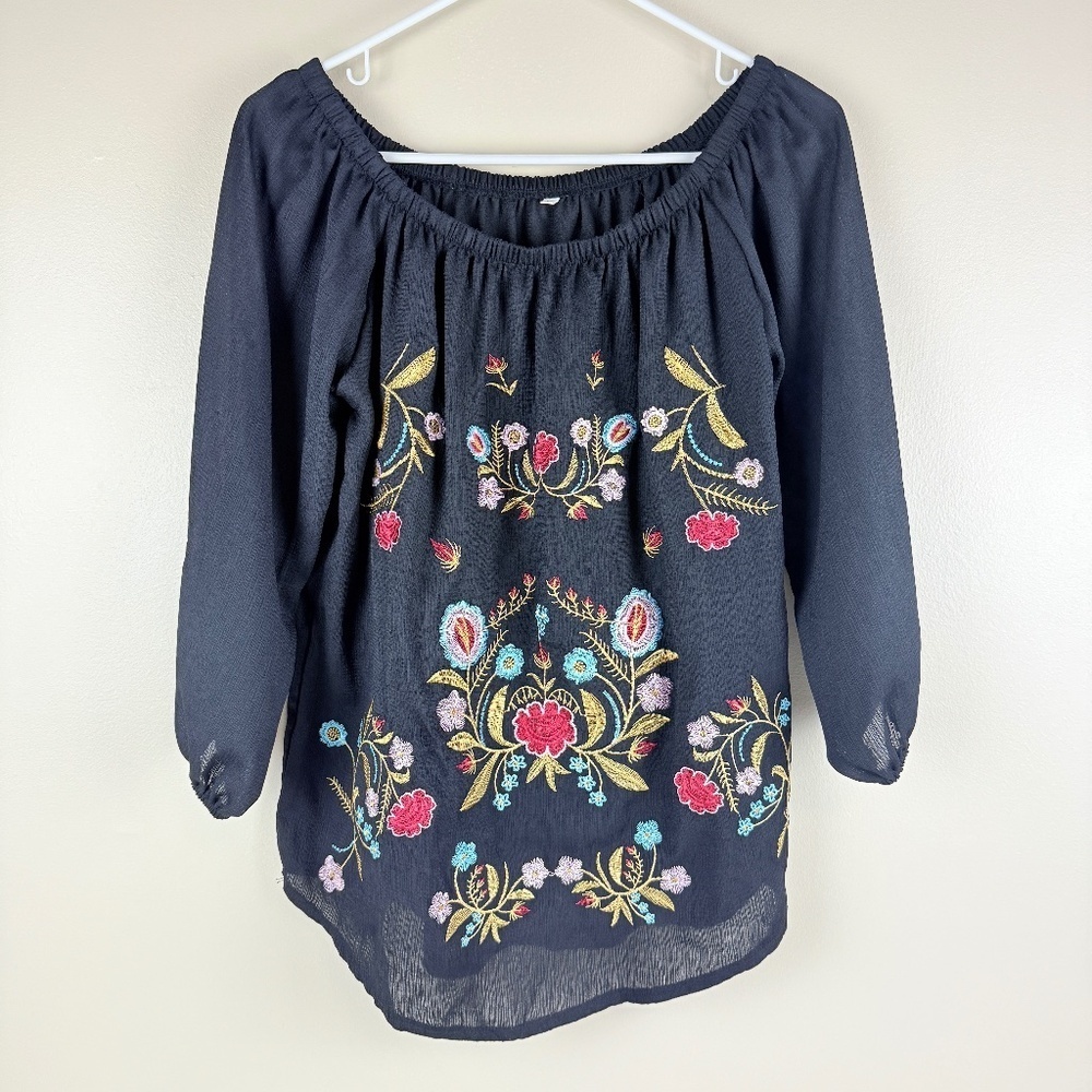 NWOT Embroidered Boho Peasant Top – Black, M